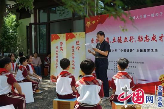 孙二富尝了尝陶勇喝剩的残酒后,“啊”了一声,随之拔腿冲出门外
